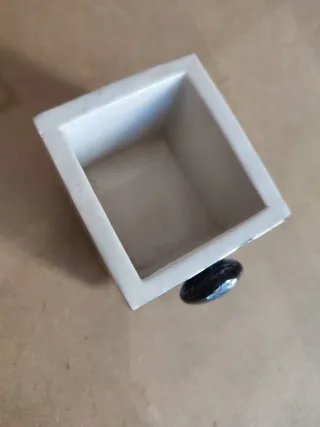 Pequeña cajonera. Decoración étnica