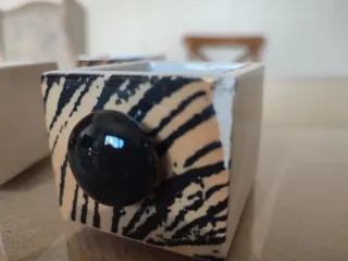 Pequeña cajonera. Decoración étnica