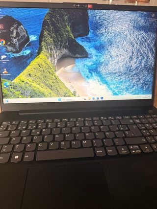 Portátil Lenovo Negro. WINDOWS 11