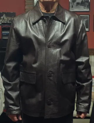 Chaqueta de cuero marrón oscuro