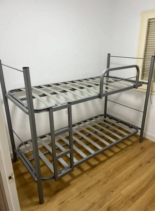 Letto a castello + 2 materassi