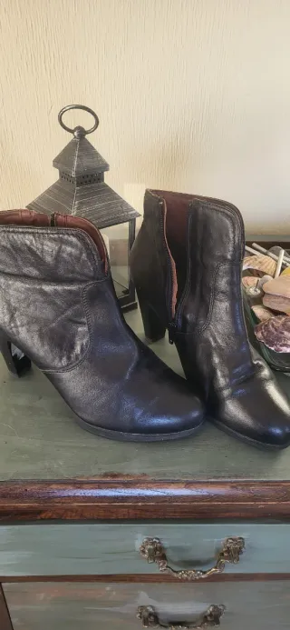 Botas de cuero negras