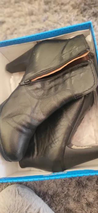 Botas de cuero negras