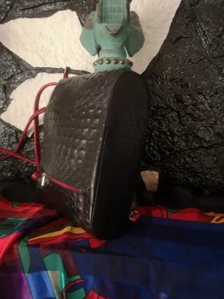 Bolso Piel Cocodrilo Negro y Rojo