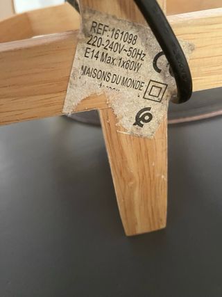 Lampada da tavolo in legno e tessuto