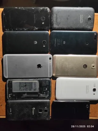 Lote di telefoni cellulari per pezzi