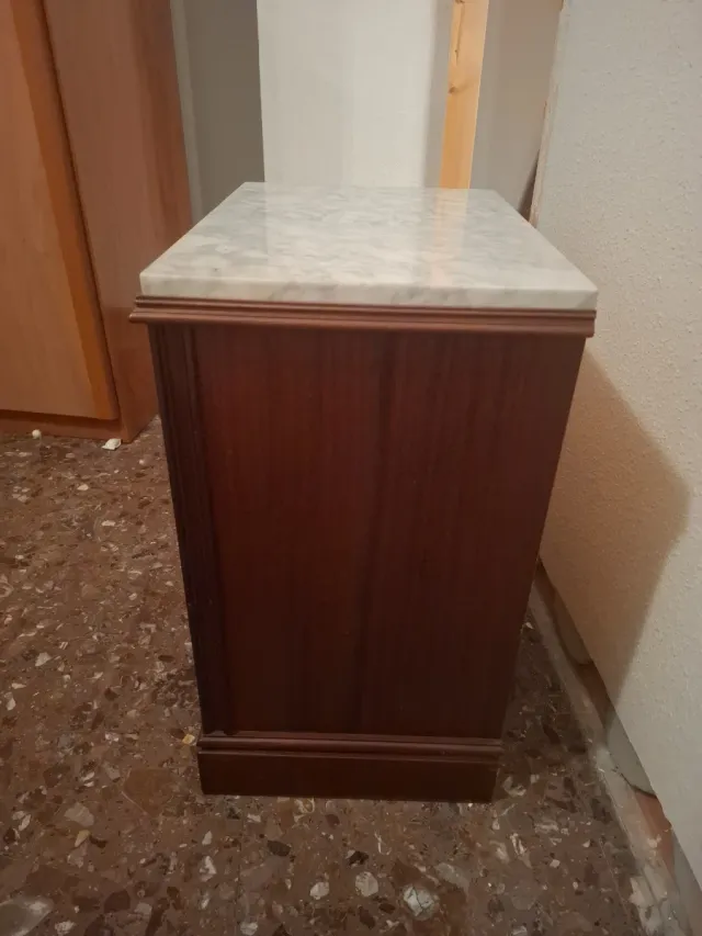 Comodino in legno e marmo