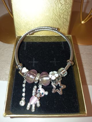 Pulsera Pandora con charms de disney,ositos...