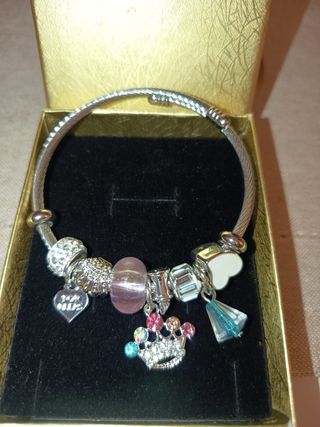 Pulsera Pandora con charms de disney,ositos...