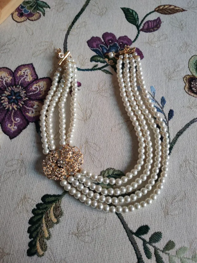 Collar de perlas multicapa con broche