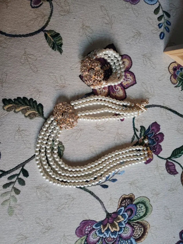 Collar de perlas multicapa con broche