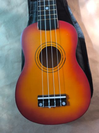 Ukelele Soprano con funda y accesorios - Madera