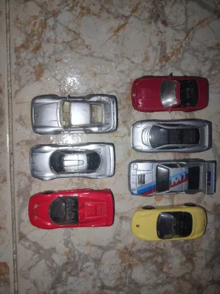 7 coches a escala 1/64 Maisto