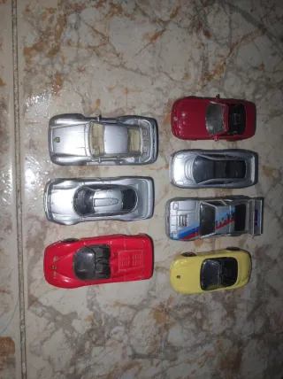7 coches a escala 1/64 Maisto