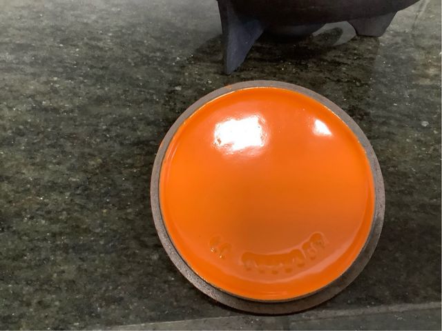 Olla Le Creuset Naranja con Hornillo