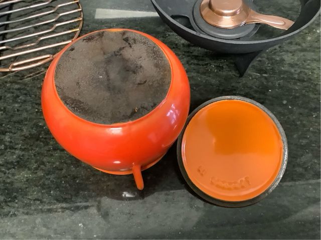 Olla Le Creuset Naranja con Hornillo