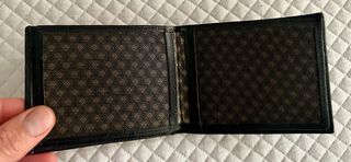 Cartera de piel negra