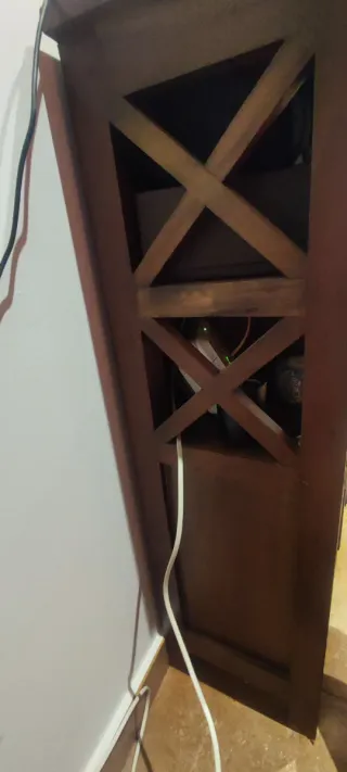 Mueble de madera con 4 cajones