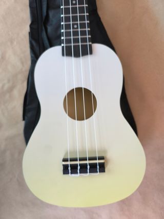 Ukelele Soprano 21" con funda - Amarillo (nuevo)