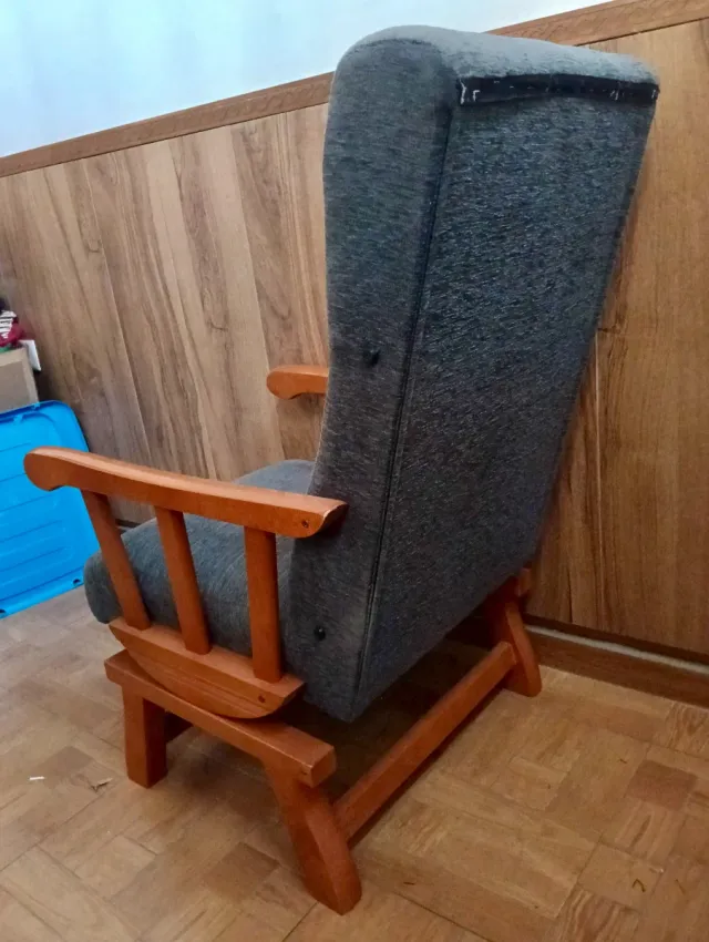 Butaca tapizada tela y madera maciza