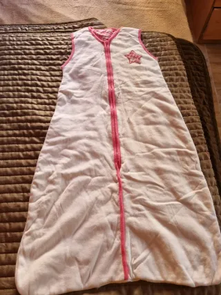 Saco de bebé blanco con estrella rosa