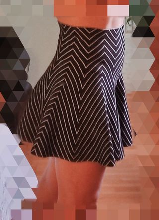 Falda corta con vuelo
