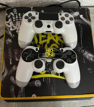 Consola PS4 negra + 2 Mandos+ 2 juegos