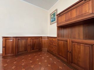 Set soggiorno: credenza, tavolo e sedie