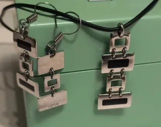 Collar y pendientes Lotus.