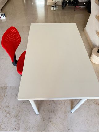 Mesa y Silla Oficina Roja