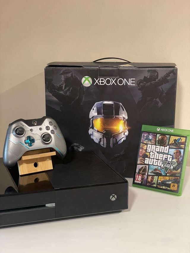 Xbox One + Mando Halo 5 + GTA V