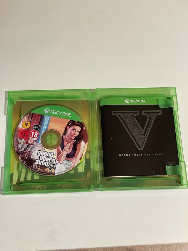 Xbox One + Mando Halo 5 + GTA V