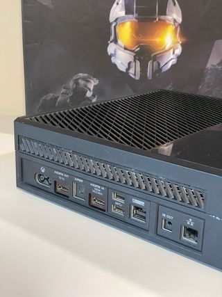 Xbox One + Mando Halo 5 + GTA V