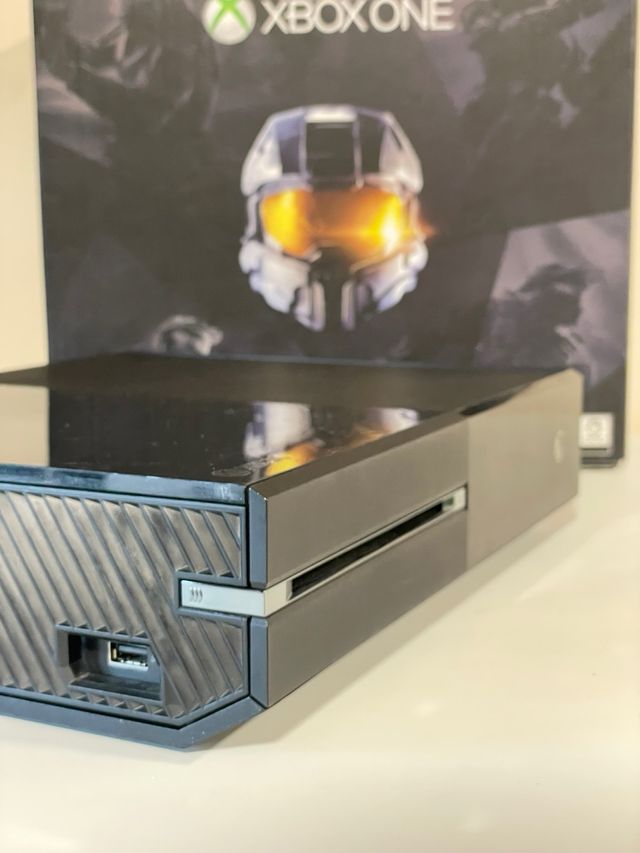 Xbox One + Mando Halo 5 + GTA V