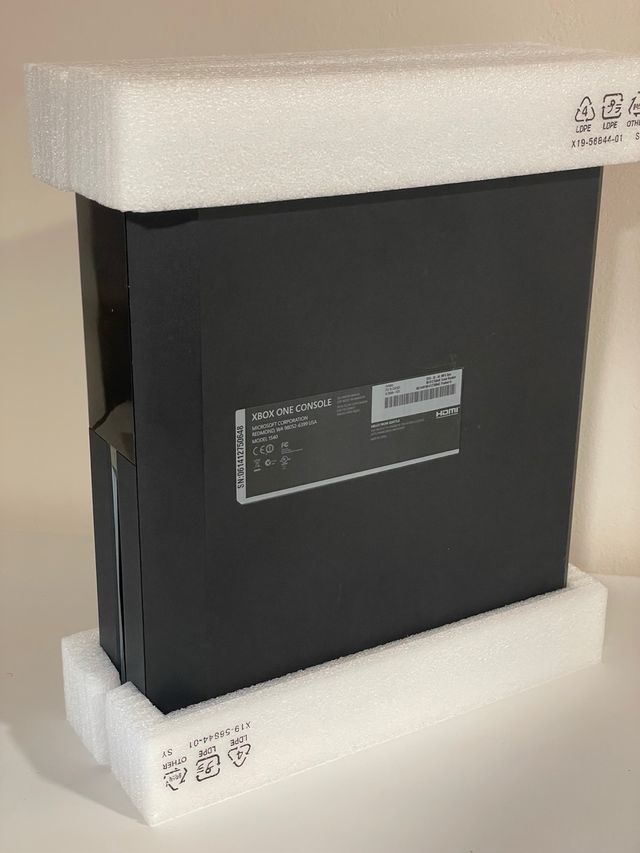 Xbox One + Mando Halo 5 + GTA V