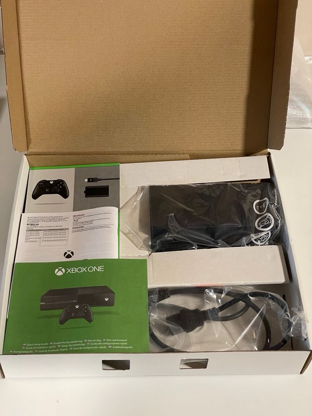 Xbox One + Mando Halo 5 + GTA V