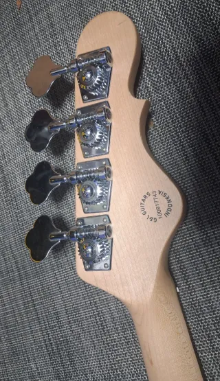 Bajo zurdo G&L L-2000 + Estuche rígido