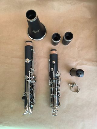 Clarinete en Sib con estuche y accesorios - Nuevo
