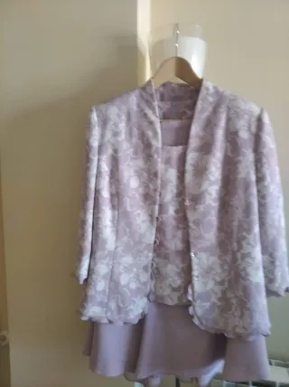 Traje de falda rosa y blanco. 3 piezas.