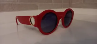 Gafas de sol rojas y negras