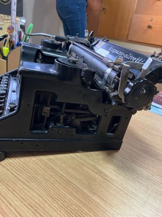 Máquina de escribir antigua Hispano-Olivetti