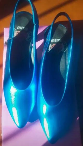 Zapatos MTNG Azul Metalizado Talla 36