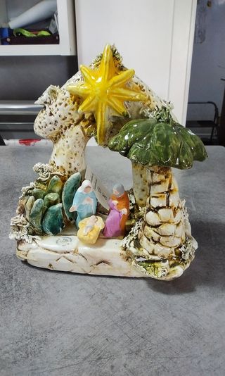 Presepe in porcellana decorato