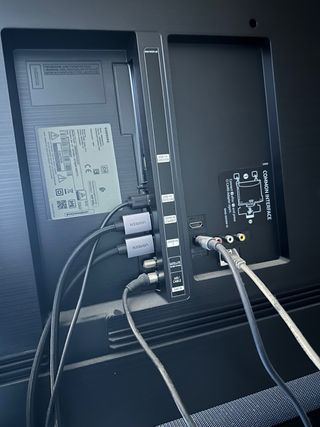 TV Samsung QE85Q60TAU + Barra Sonido HW-Q800T/ZF