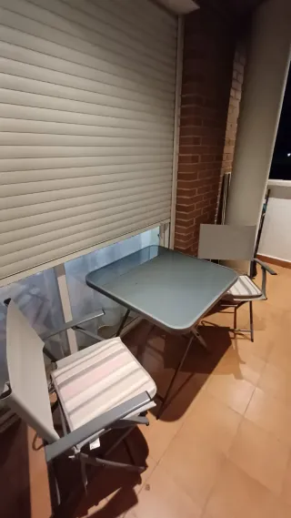 Mesa y 2 sillas terraza plegables