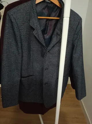 Americana gris con forro rojo