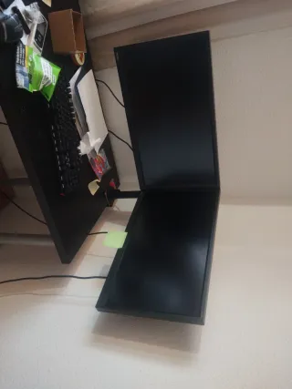 2 Pantallas BenQ 24 con Soporte Mesa