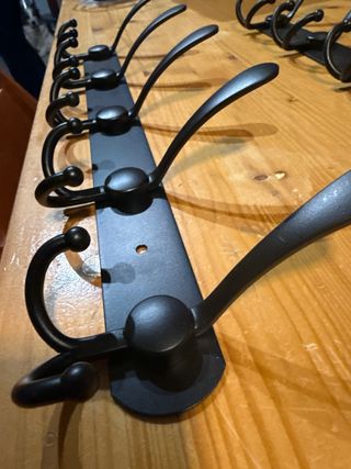 Colgador de pared negro metal