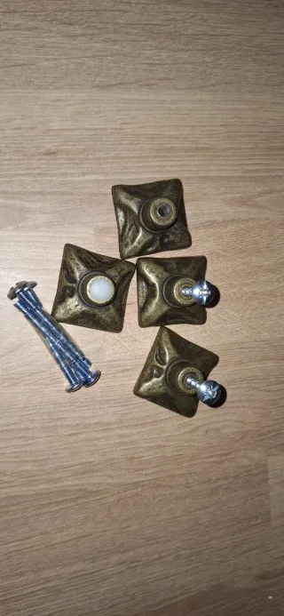 Tiradores cuadrados con diseño floral