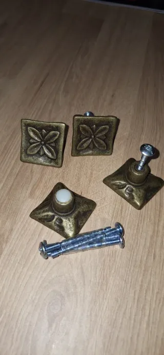 Tiradores cuadrados con diseño floral